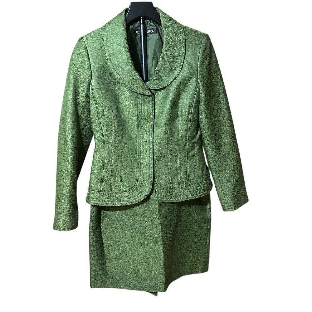 Elegant Albert Nipon Green Blazer and Skirt Ensemble Size 6